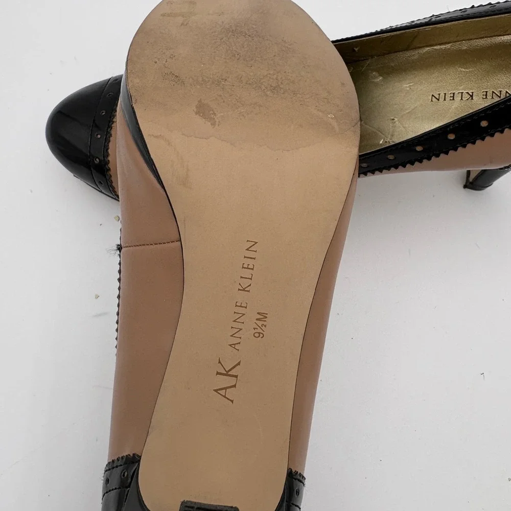 AK Anne Klein Women‎ Tan Black Cap Toe Brogue Heel Pumps Shoes Size 9.5M